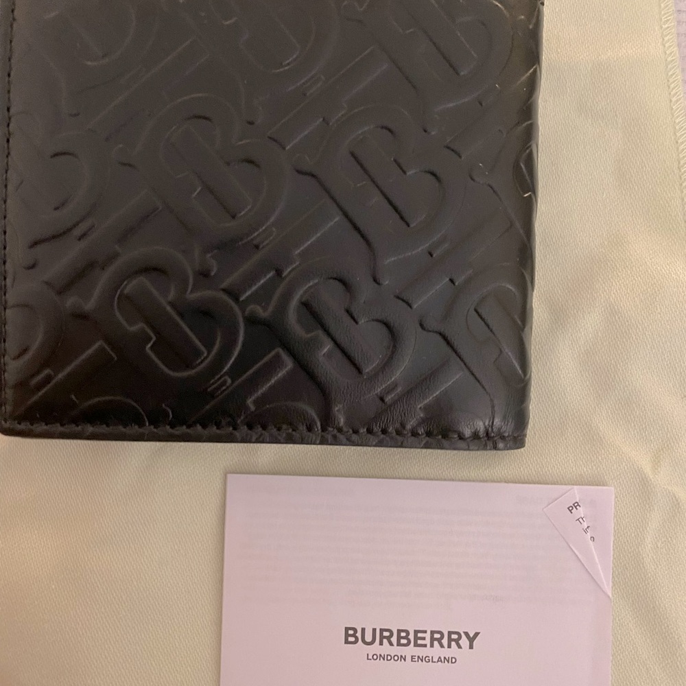 Brand New Burberry Mens monogram wallet